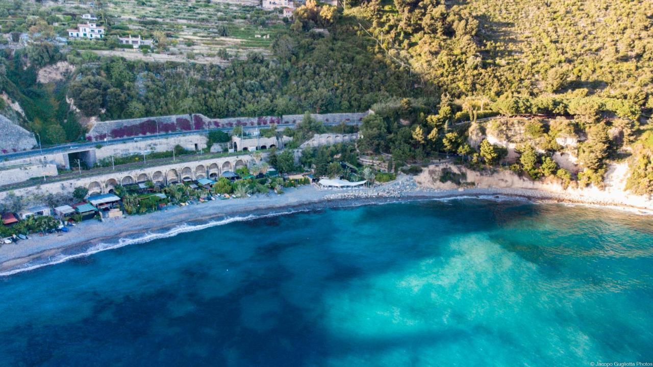 Locanda Baia Beniamin Grimaldi  Exterior photo